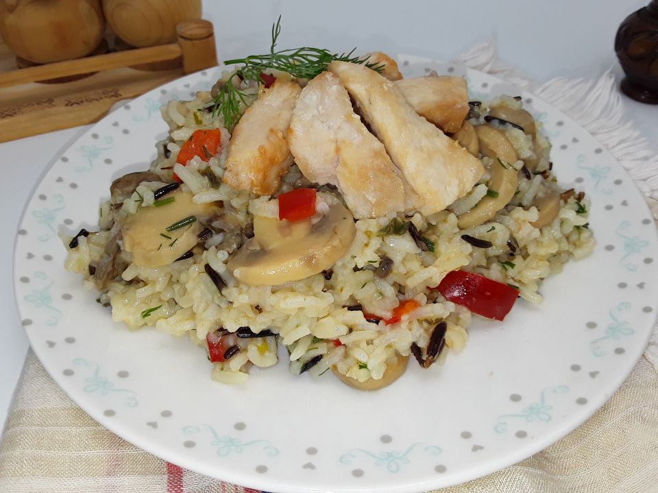 Orez salbatic cu legume si piept de pui Farfuria cu Gust Retete